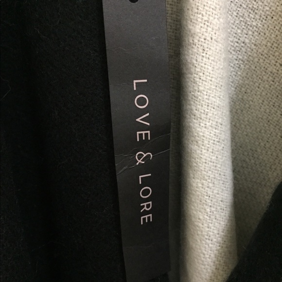 Love & Lore black and white cape wrap - Picture 4 of 6